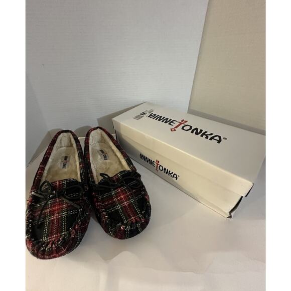 Minnetonka Plaid Moccasin Slippers Red Black Faux Fur Lined Indoor Outdoor Sz 11 - Picture 1 of 9